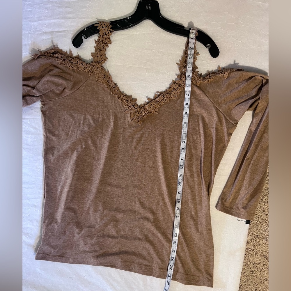 Off the shoulder women’s top - Picture 6 of 7